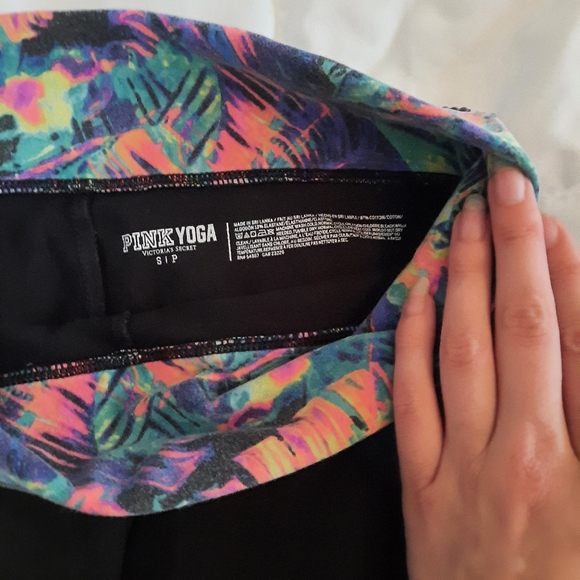 ❤️ Pink Victoria Secret capri leggings size S - Picture 2 of 3